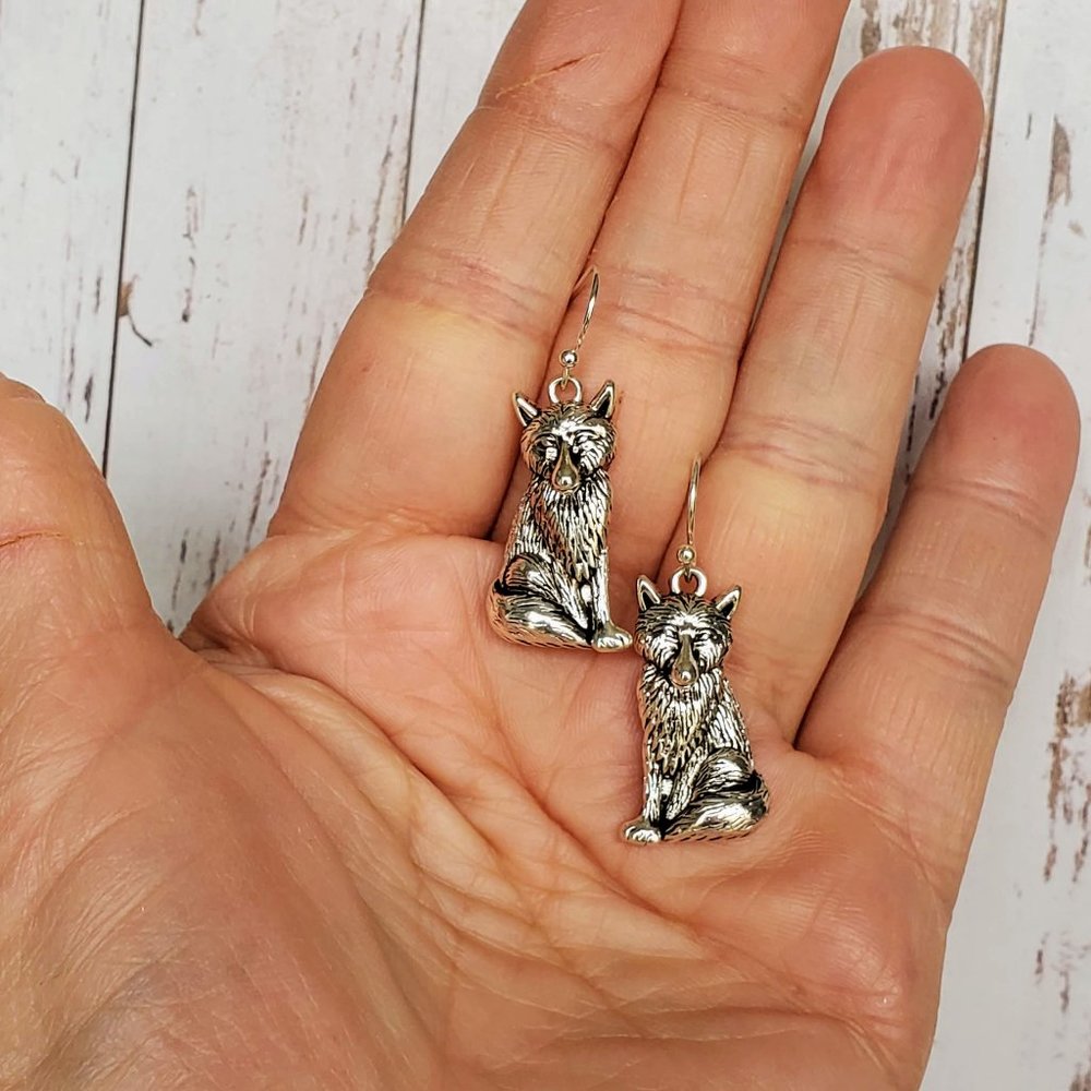 Lone Wolf Earrings - Picture 3 of 4